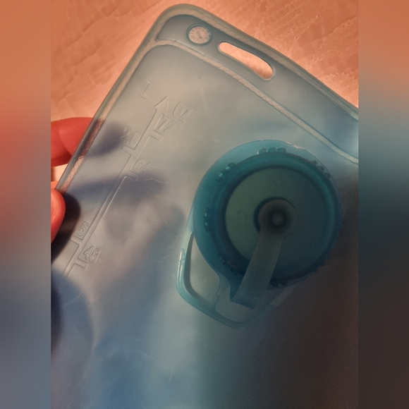 🩶Host Pick🩶Escape 2L hydration backpack hiking running - Picture 4 of 16